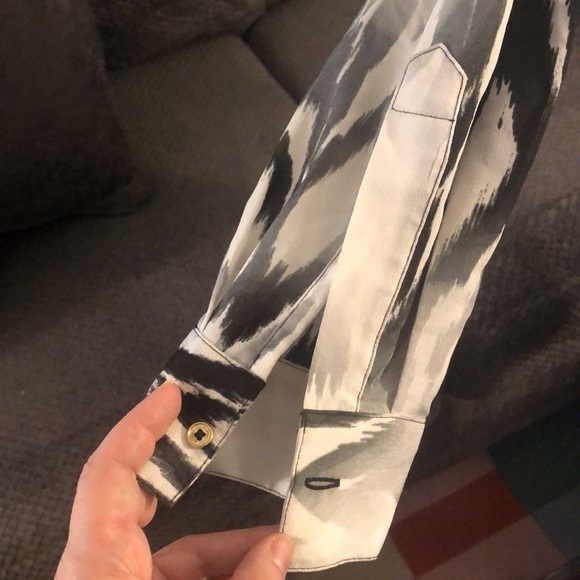 LAST CHANCE 💄 Calvin Klein Long Sleeve Blouse, size large - Picture 4 of 7